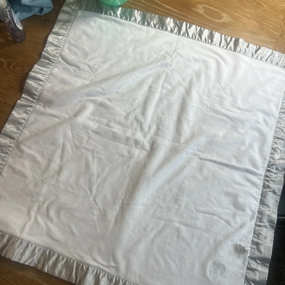 The Childrens Place White Baby‎ Blanket Silver Gray Bear ABC Blocks Satin Trim